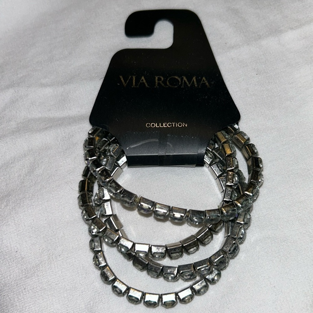 NWT, Silver tone stretch bracelets, rhinestone crystals, set of 4